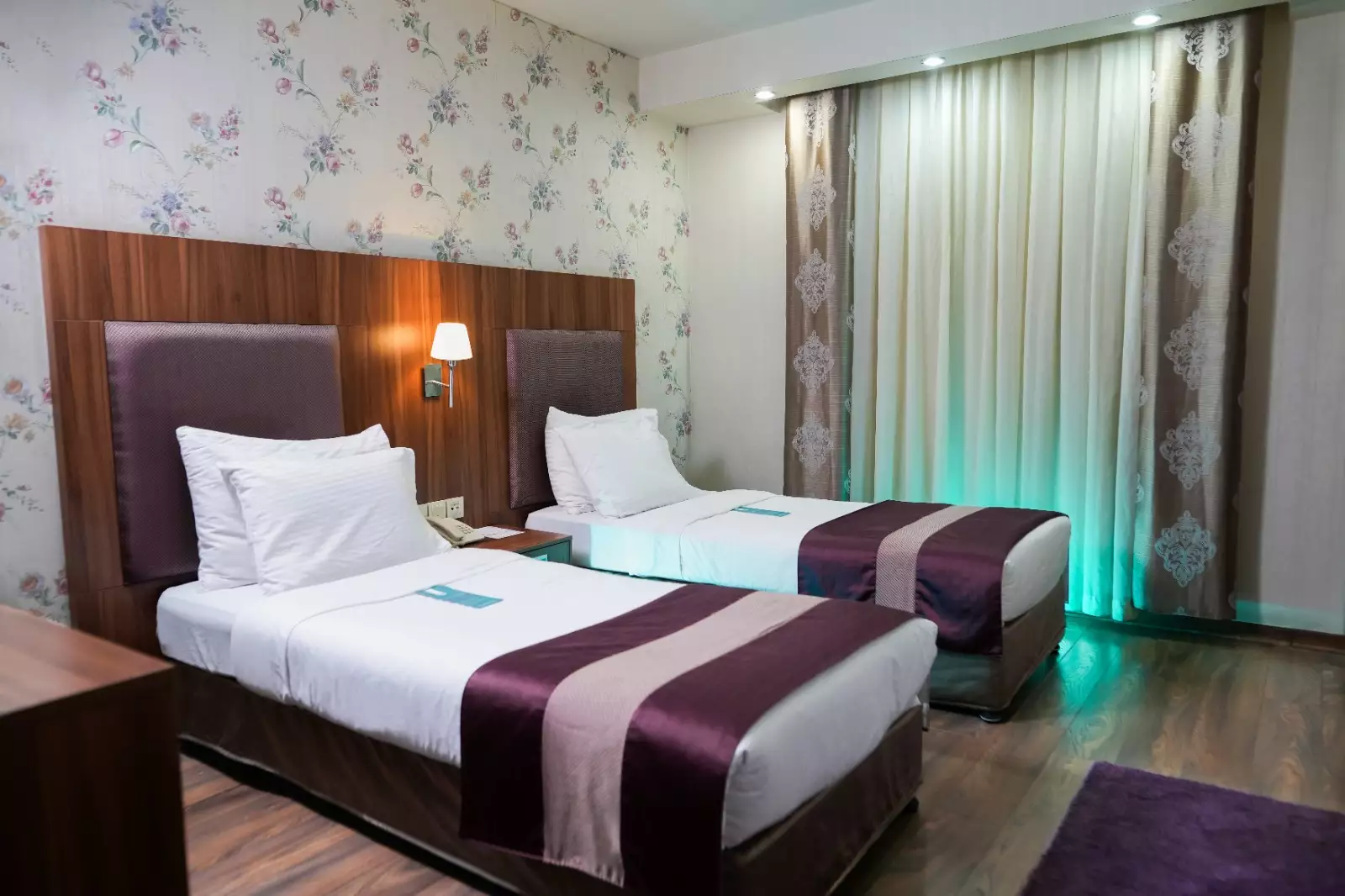 Alibaba https://cdn.alibaba.ir/ostorage/hotel-accommodation-images/68986c41ac13a7ed0d86575e_رویال سوئیت چهارتخته.webp